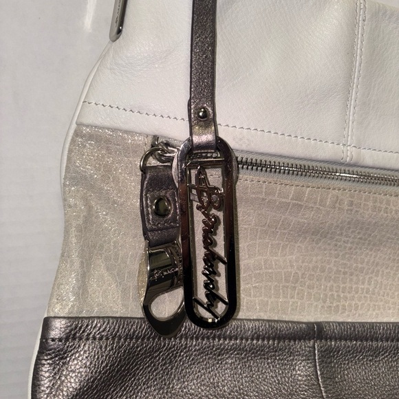 B MAKOWSKY METALLIC SILVER SOFT LEATHER HOBO STYLE HANDBAG - A8 - Picture 3 of 11